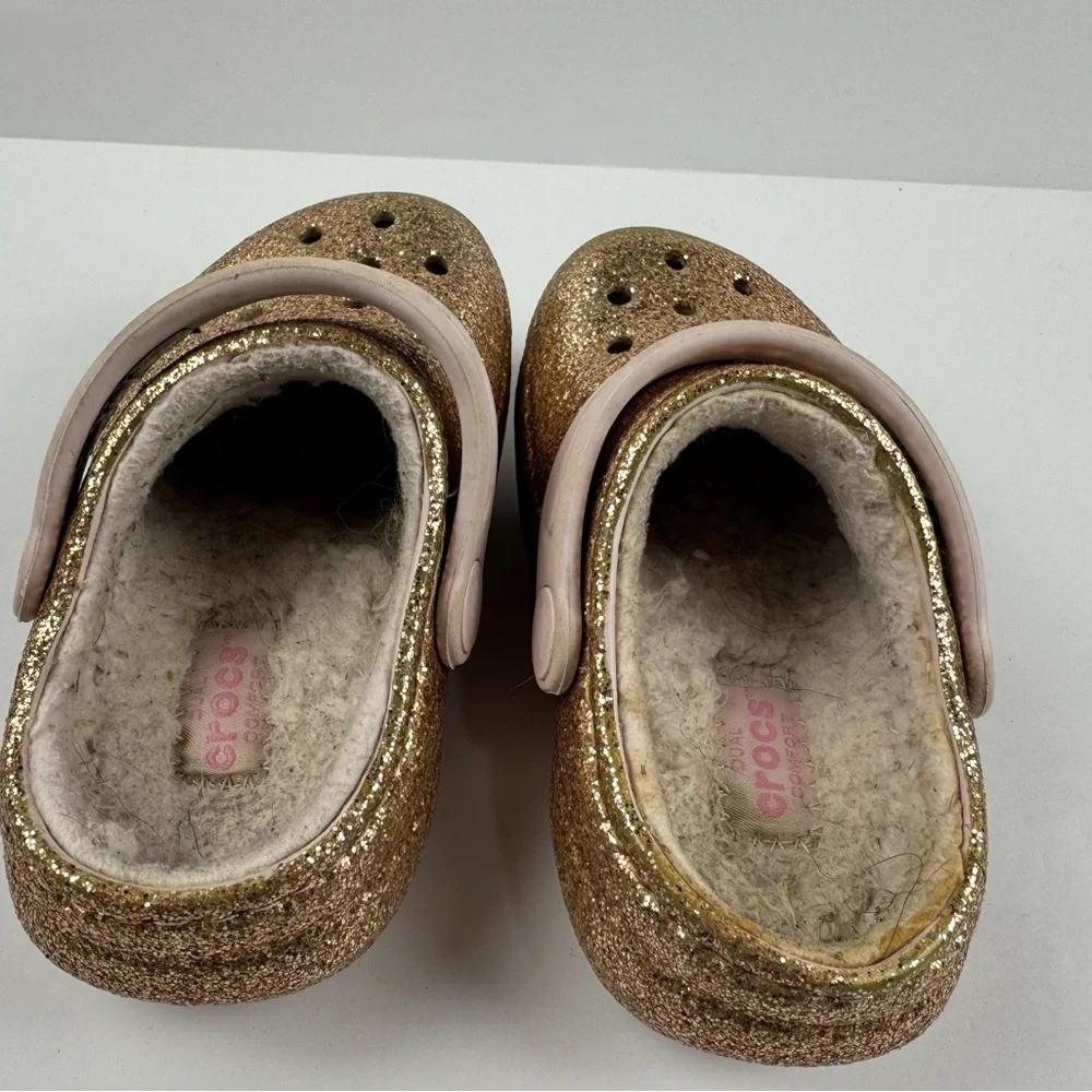 CROCS Kids Gold Glitter lined kids clogs size 7